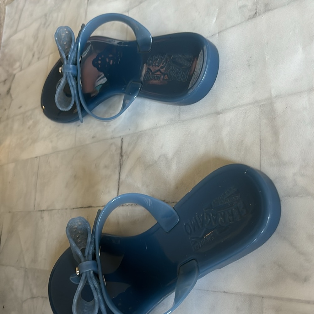 Salvatore Ferragamo Pandy Bow Jelly Thong Sandals - Picture 10 of 15